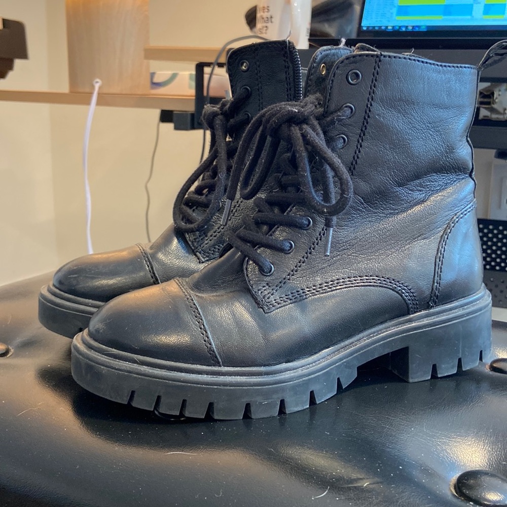 Combat boot